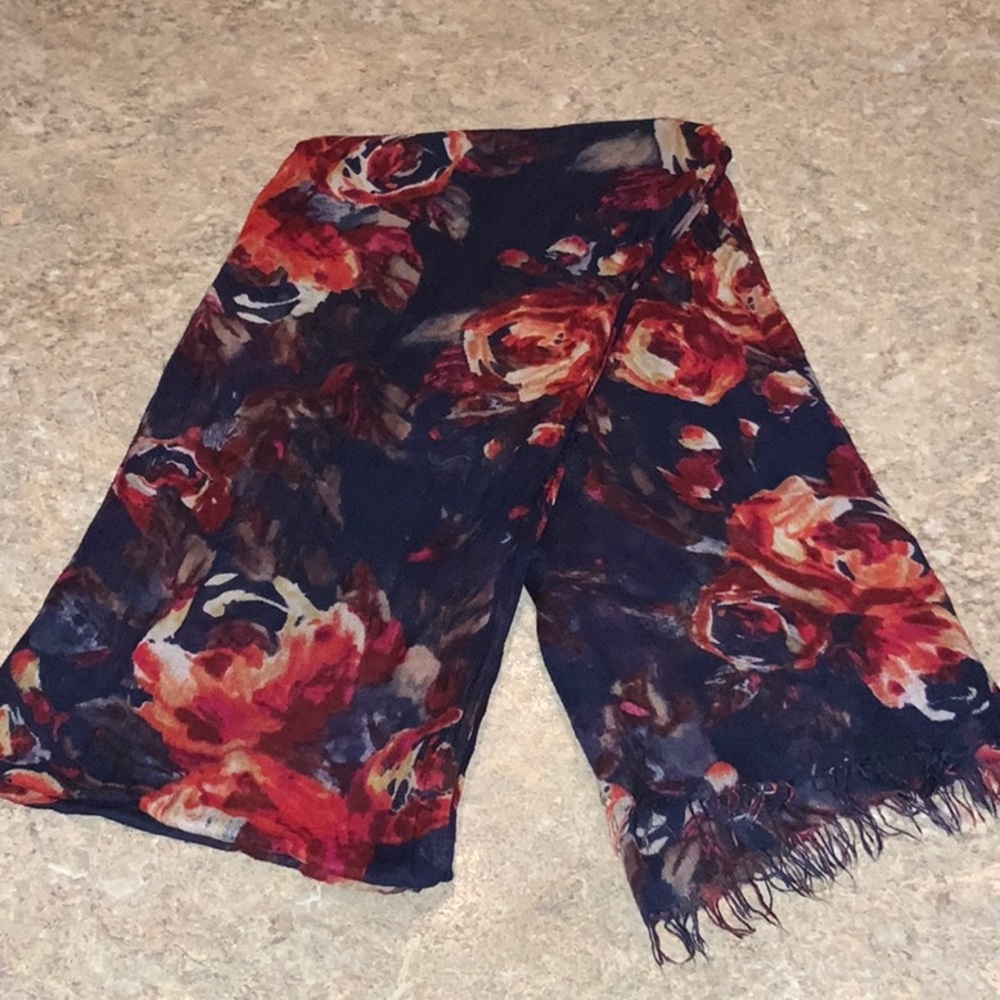 2 Ladies Lightweight Scarves
